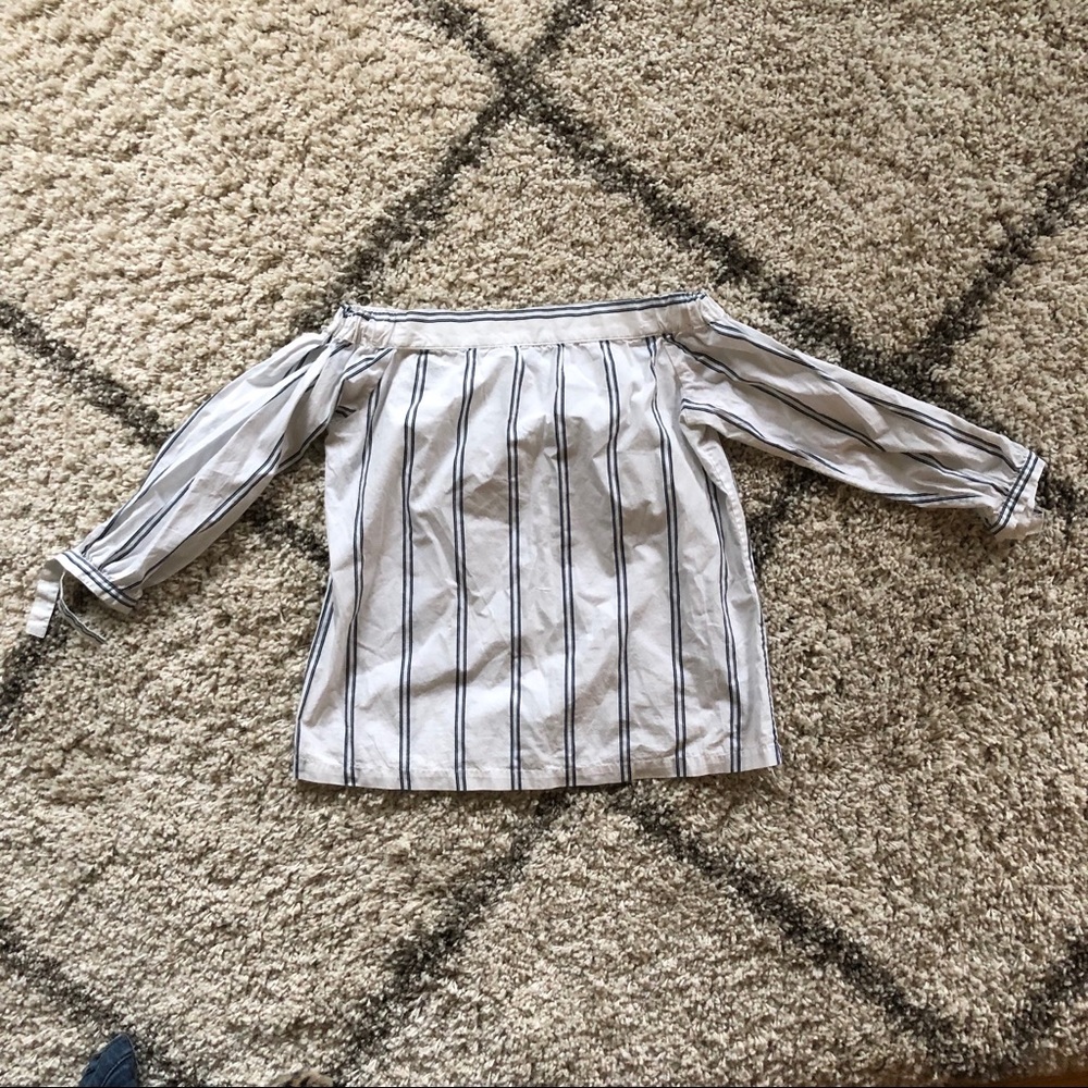 Off-shoulder Black & White Blouse